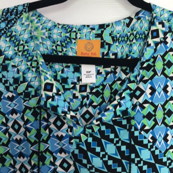 Beautiful Ruby Rd  Petite top - Picture 2 of 4